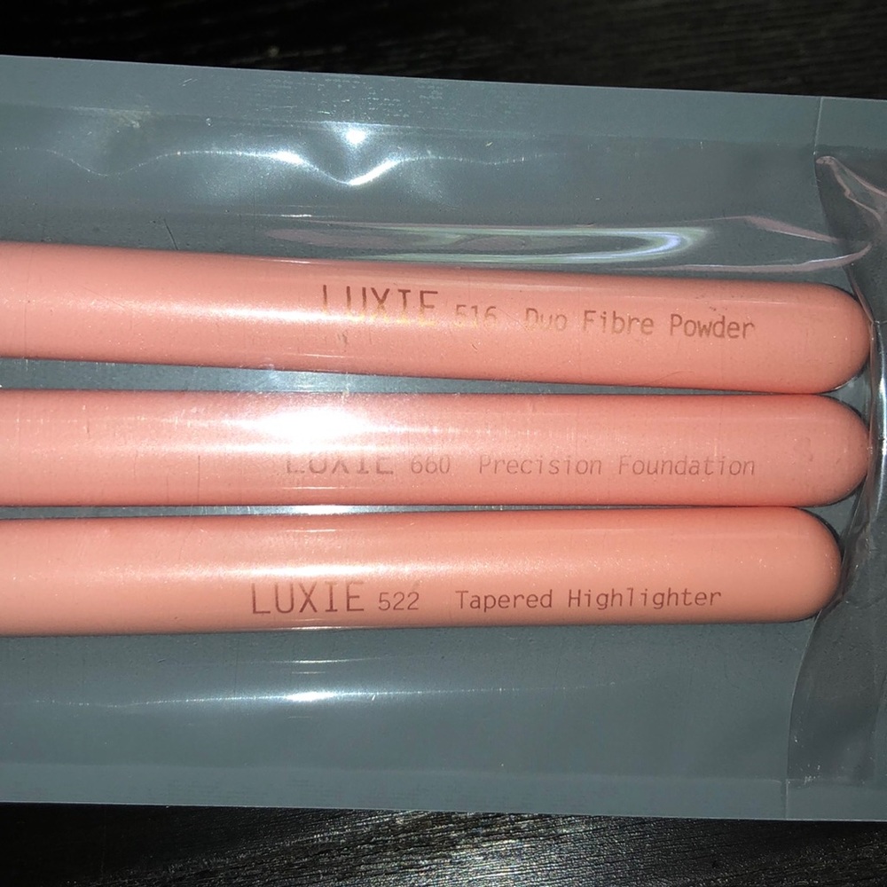 Face brushes - Picture 2 of 2